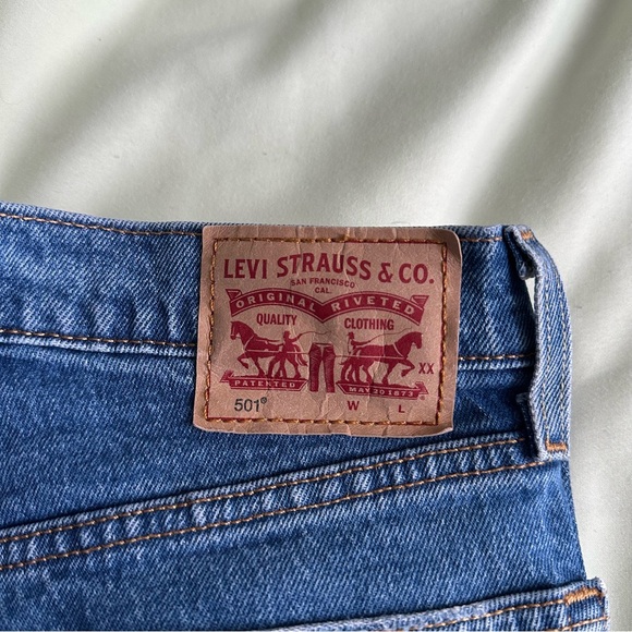 Levi’s 501 Original Cropped Jean - Picture 5 of 10